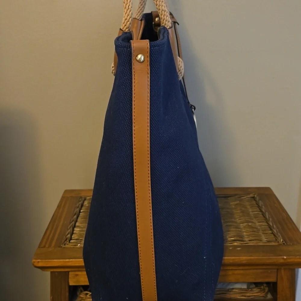 Michael Kors Isla Shoulder Tote, Handbag NWT - Picture 2 of 8